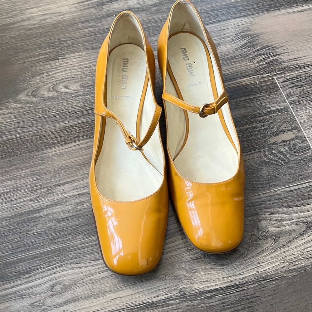 Vintage Miu miu Mary Jane kitten heel yellow 39.5
